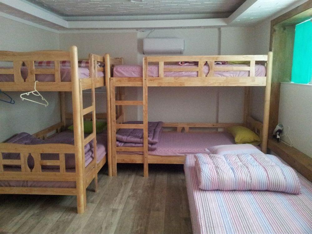 J Guesthouse Сеул Екстериор снимка