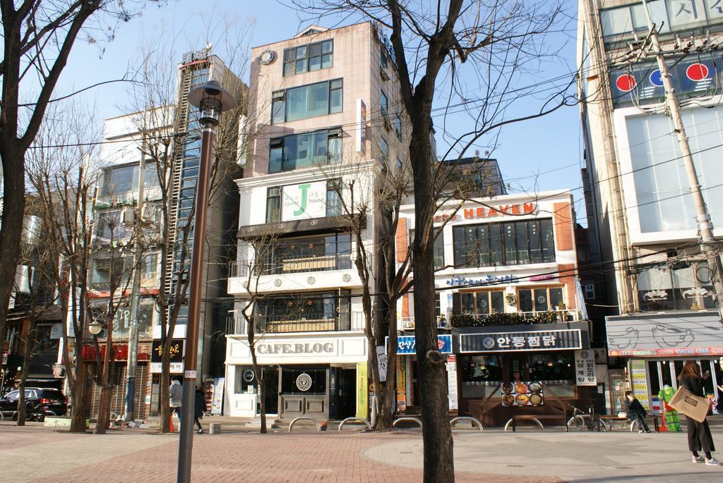 J Guesthouse Сеул Екстериор снимка