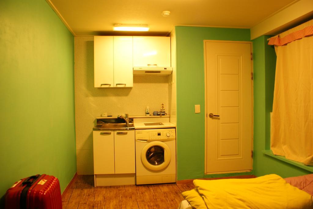 J Guesthouse Сеул Стая снимка
