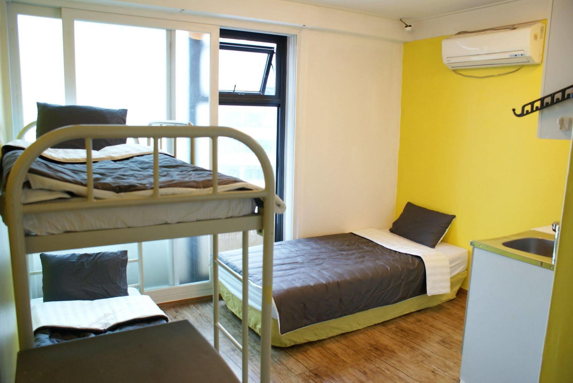 J Guesthouse Сеул Екстериор снимка