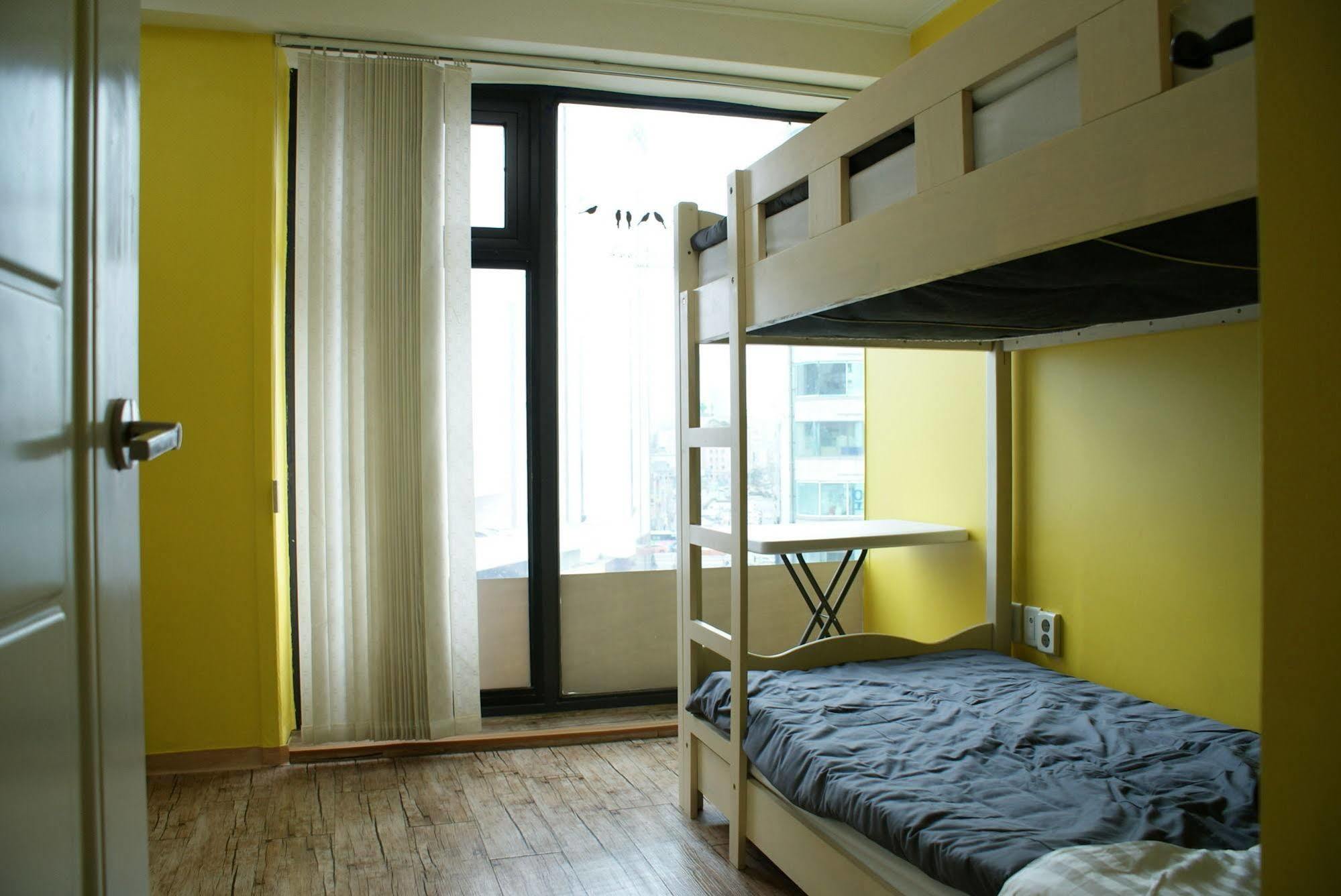 J Guesthouse Сеул Екстериор снимка